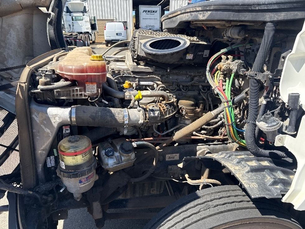 Day Cab Tractor-Heavy Duty Tractors-Freightliner-2019-T12664ST-Mebane-NC-321,678\n\t\tmiles-$ 52,500 - Image 16