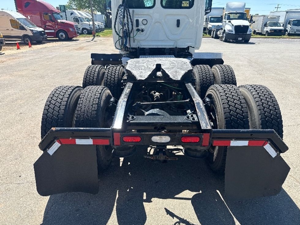 Day Cab Tractor-Heavy Duty Tractors-Freightliner-2019-T12664ST-Mebane-NC-321,678\n\t\tmiles-$ 52,500 - Image 6