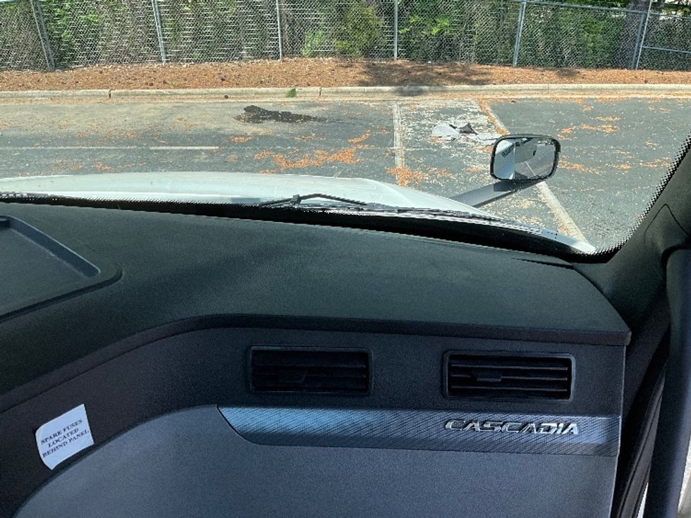 Day Cab Tractor-Heavy Duty Tractors-Freightliner-2019-T12664ST-Mebane-NC-490,943\n\t\tmiles-$ 43,000 - Image 13