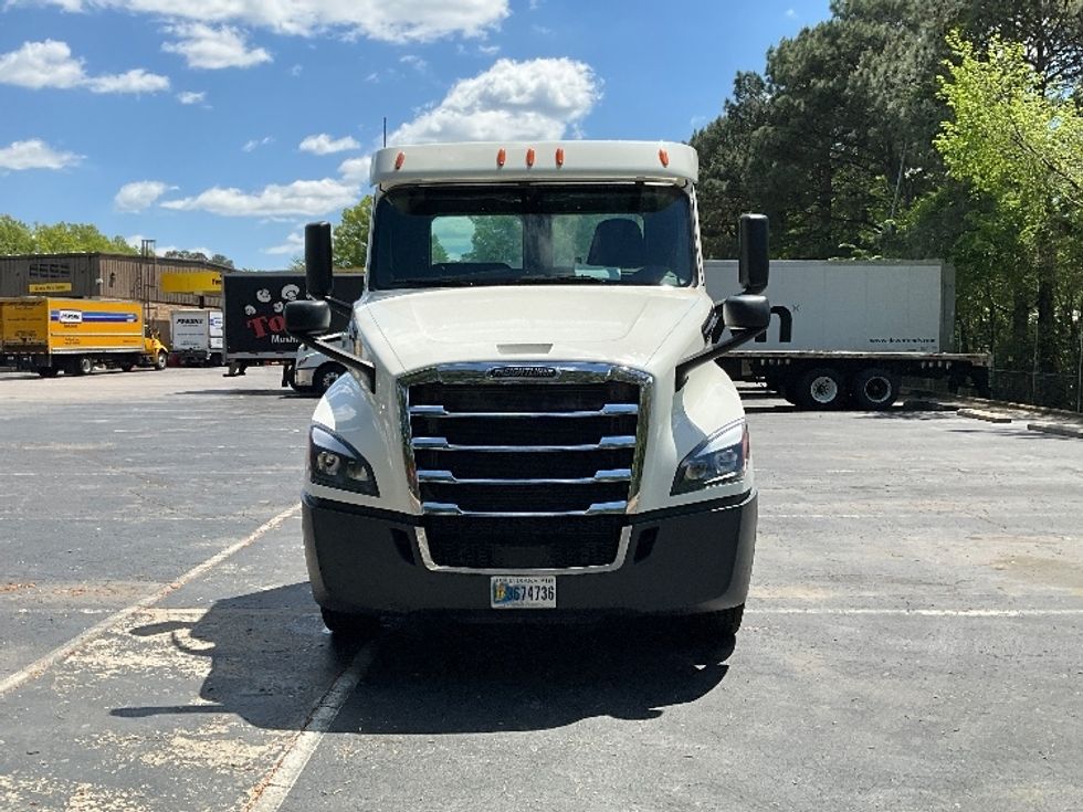 Day Cab Tractor-Heavy Duty Tractors-Freightliner-2019-T12664ST-Mebane-NC-490,943\n\t\tmiles-$ 43,000 - Image 2