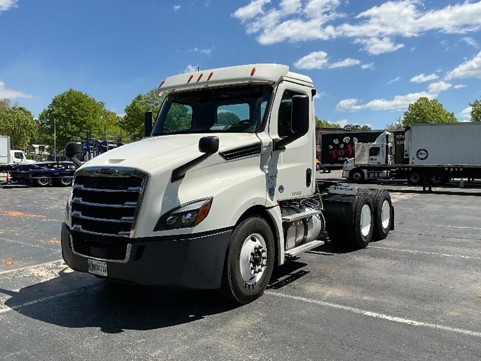Day Cab Tractor-Heavy Duty Tractors-Freightliner-2019-T12664ST-Mebane-NC-490,943\n\t\tmiles-$ 43,000 - Image 3