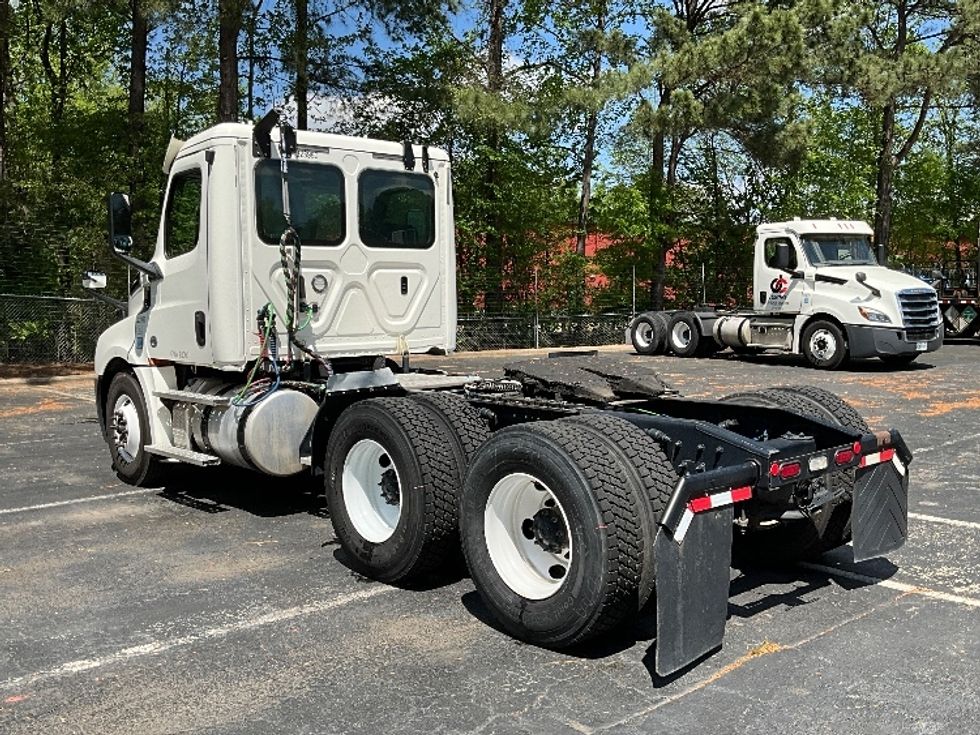 Day Cab Tractor-Heavy Duty Tractors-Freightliner-2019-T12664ST-Mebane-NC-490,943\n\t\tmiles-$ 43,000 - Image 5