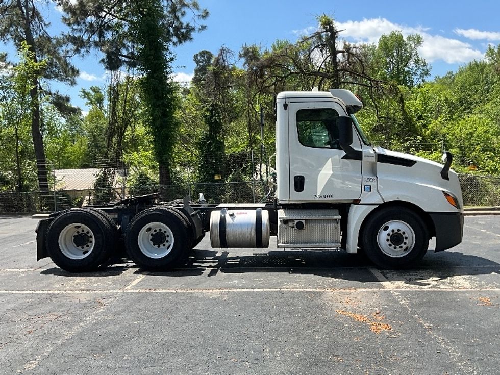 Day Cab Tractor-Heavy Duty Tractors-Freightliner-2019-T12664ST-Mebane-NC-490,943\n\t\tmiles-$ 43,000 - Image 8