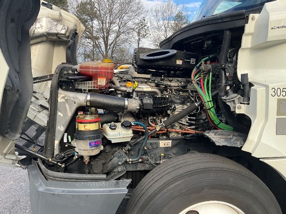 Day Cab Tractor-Heavy Duty Tractors-Freightliner-2019-T12664ST-Mebane-NC-493,671\n\t\tmiles-$ 38,750 - Image 15