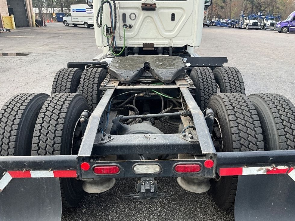 Day Cab Tractor-Heavy Duty Tractors-Freightliner-2019-T12664ST-Mebane-NC-493,671\n\t\tmiles-$ 38,750 - Image 5