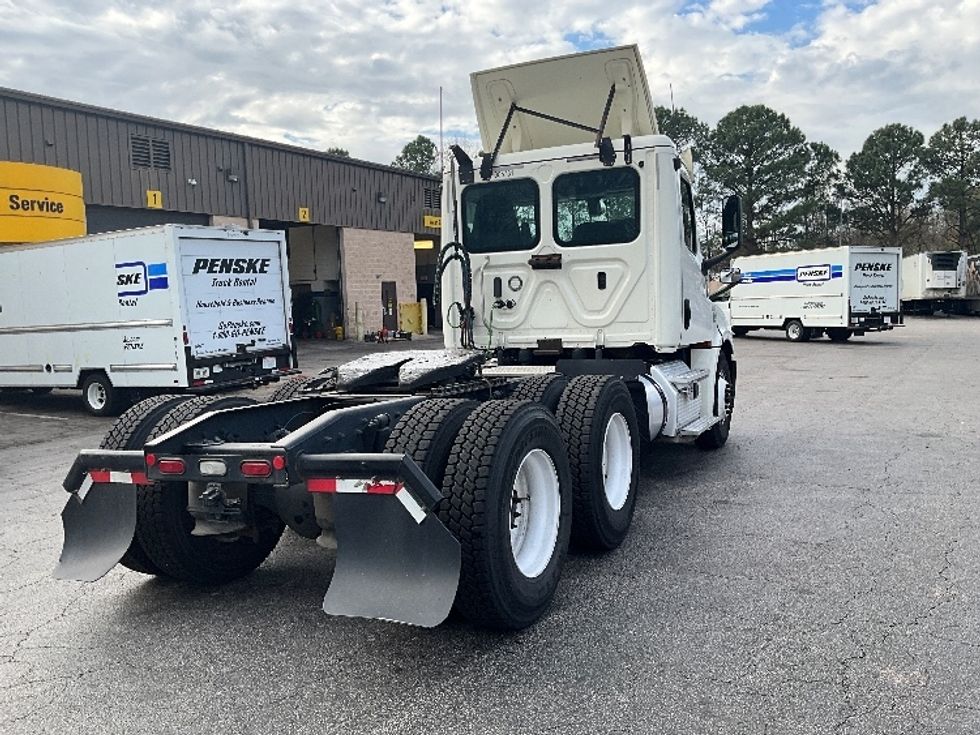 Day Cab Tractor-Heavy Duty Tractors-Freightliner-2019-T12664ST-Mebane-NC-493,671\n\t\tmiles-$ 38,750 - Image 6