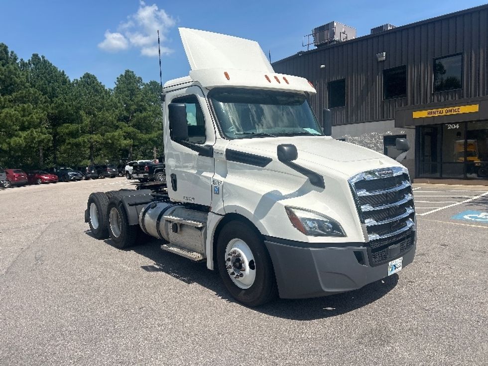 Day Cab Tractor-Heavy Duty Tractors-Freightliner-2019-T12664ST-Mebane-NC-504,623\n\t\tmiles-$ 41,750 - Image 1