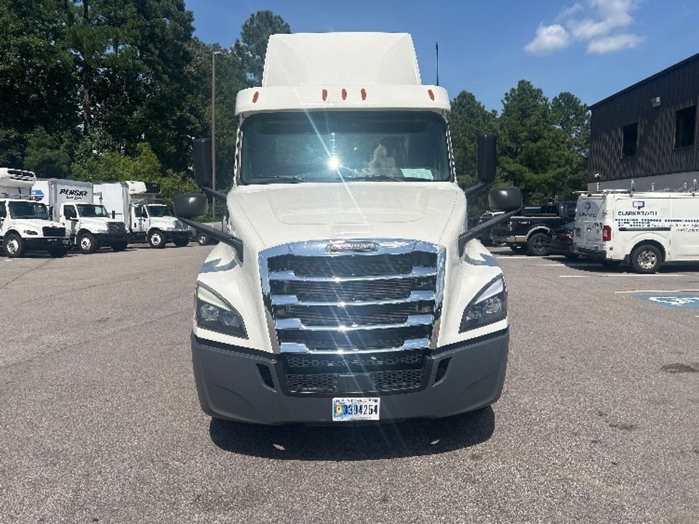 Day Cab Tractor-Heavy Duty Tractors-Freightliner-2019-T12664ST-Mebane-NC-504,623\n\t\tmiles-$ 41,750 - Image 2