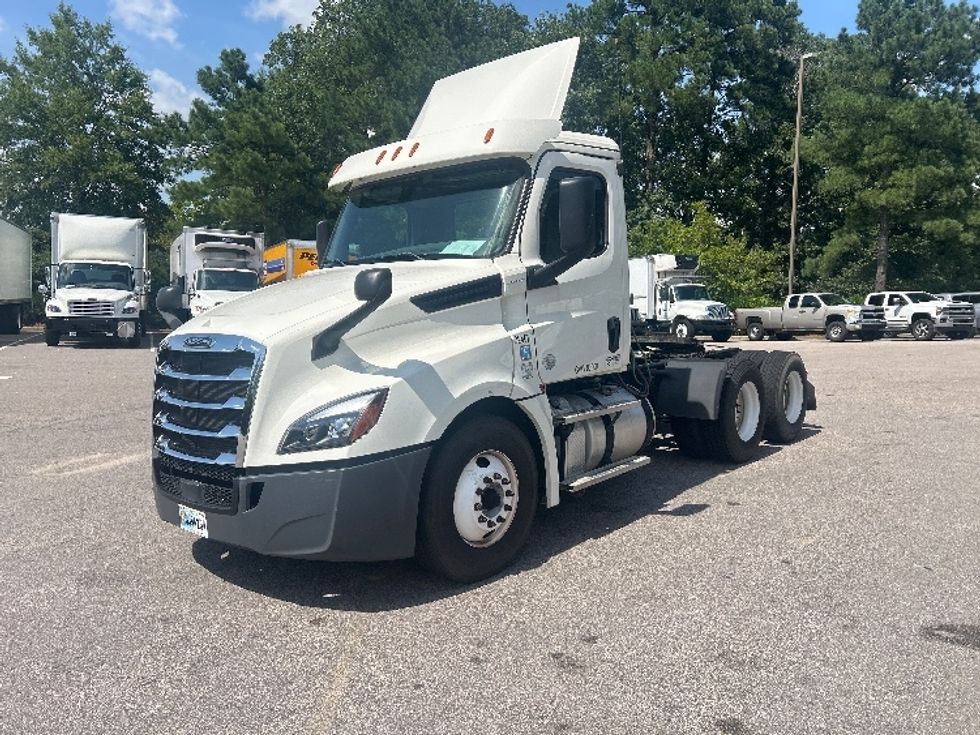 Day Cab Tractor-Heavy Duty Tractors-Freightliner-2019-T12664ST-Mebane-NC-504,623\n\t\tmiles-$ 41,750 - Image 3