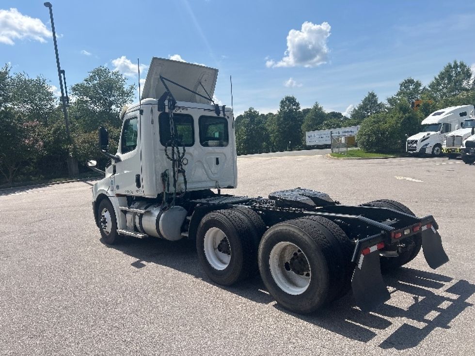 Day Cab Tractor-Heavy Duty Tractors-Freightliner-2019-T12664ST-Mebane-NC-504,623\n\t\tmiles-$ 41,750 - Image 5