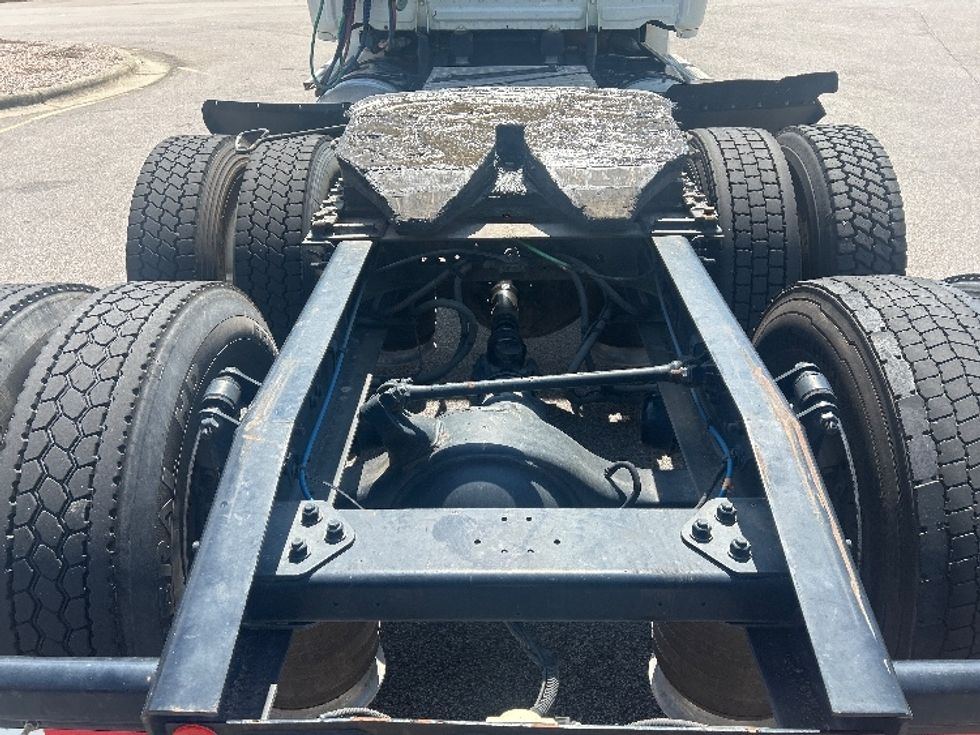 Day Cab Tractor-Heavy Duty Tractors-Freightliner-2019-T12664ST-Mebane-NC-504,623\n\t\tmiles-$ 41,750 - Image 6