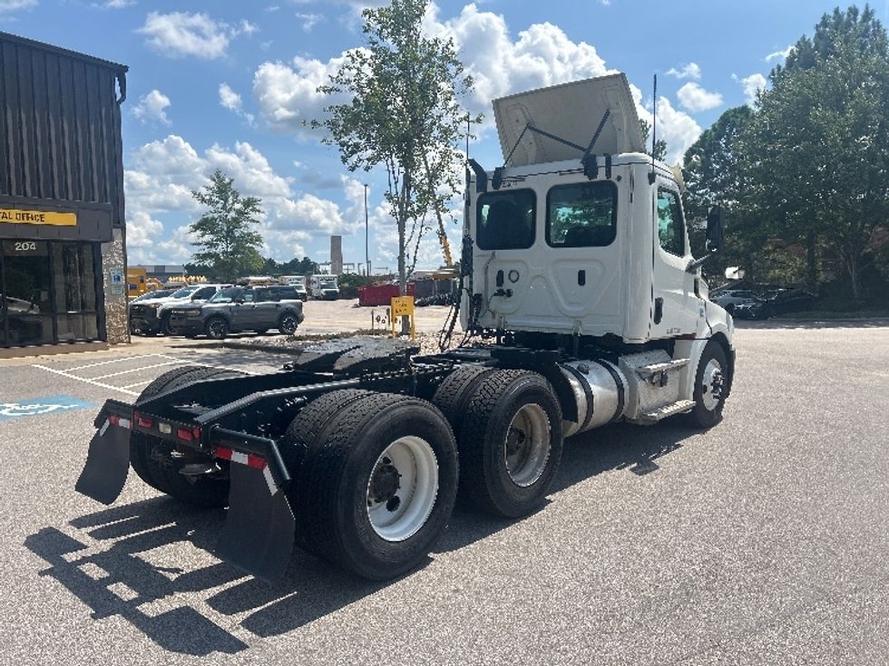 Day Cab Tractor-Heavy Duty Tractors-Freightliner-2019-T12664ST-Mebane-NC-504,623\n\t\tmiles-$ 41,750 - Image 7