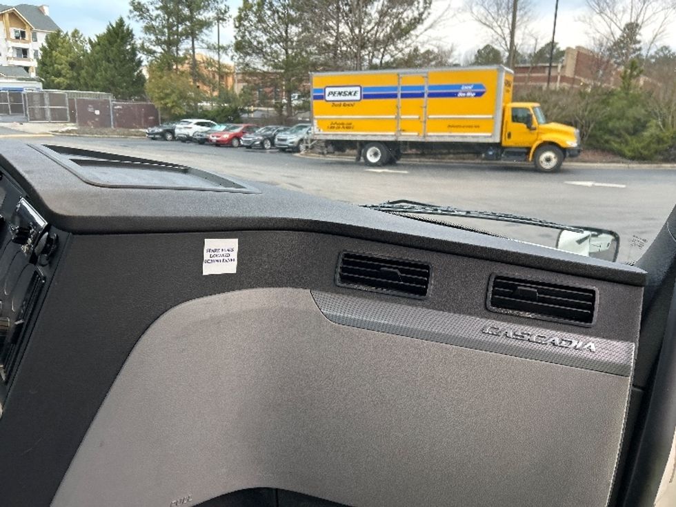 Day Cab Tractor-Heavy Duty Tractors-Freightliner-2019-T12664ST-Mebane-NC-627,308\n\t\tmiles-$ 28,750 - Image 13