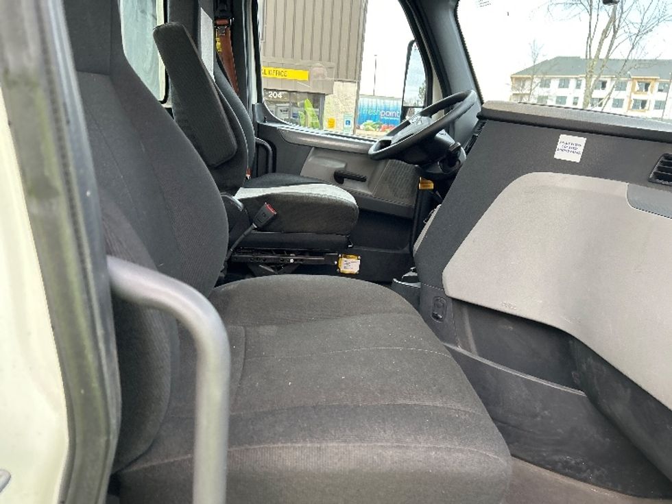 Day Cab Tractor-Heavy Duty Tractors-Freightliner-2019-T12664ST-Mebane-NC-627,308\n\t\tmiles-$ 28,750 - Image 14