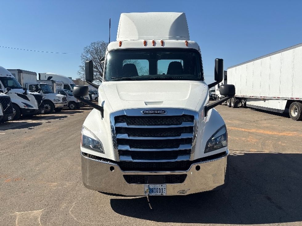 Day Cab Tractor-Heavy Duty Tractors-Freightliner-2019-T12664ST-Mebane-NC-627,308\n\t\tmiles-$ 28,750 - Image 2
