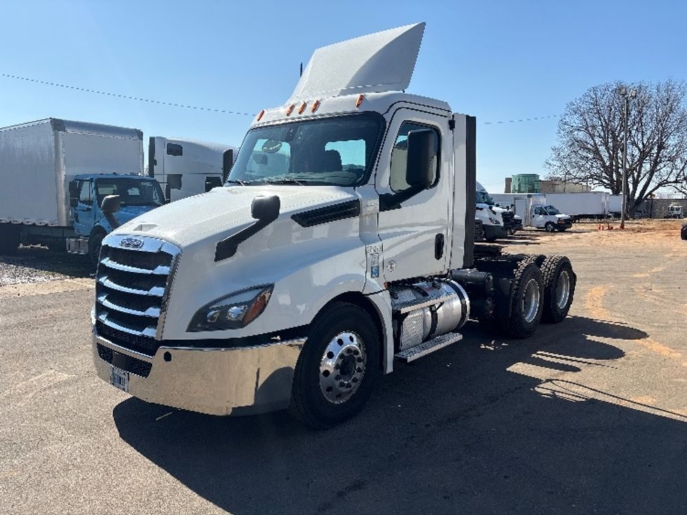 Day Cab Tractor-Heavy Duty Tractors-Freightliner-2019-T12664ST-Mebane-NC-627,308\n\t\tmiles-$ 28,750 - Image 3