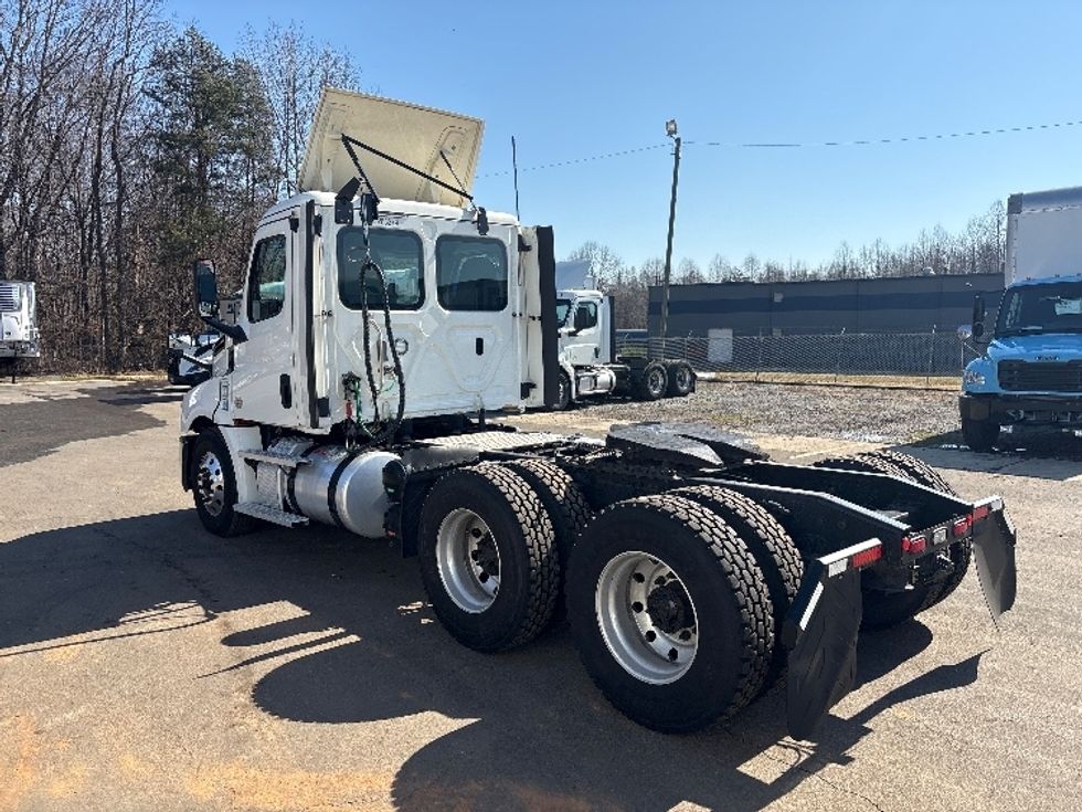 Day Cab Tractor-Heavy Duty Tractors-Freightliner-2019-T12664ST-Mebane-NC-627,308\n\t\tmiles-$ 28,750 - Image 5