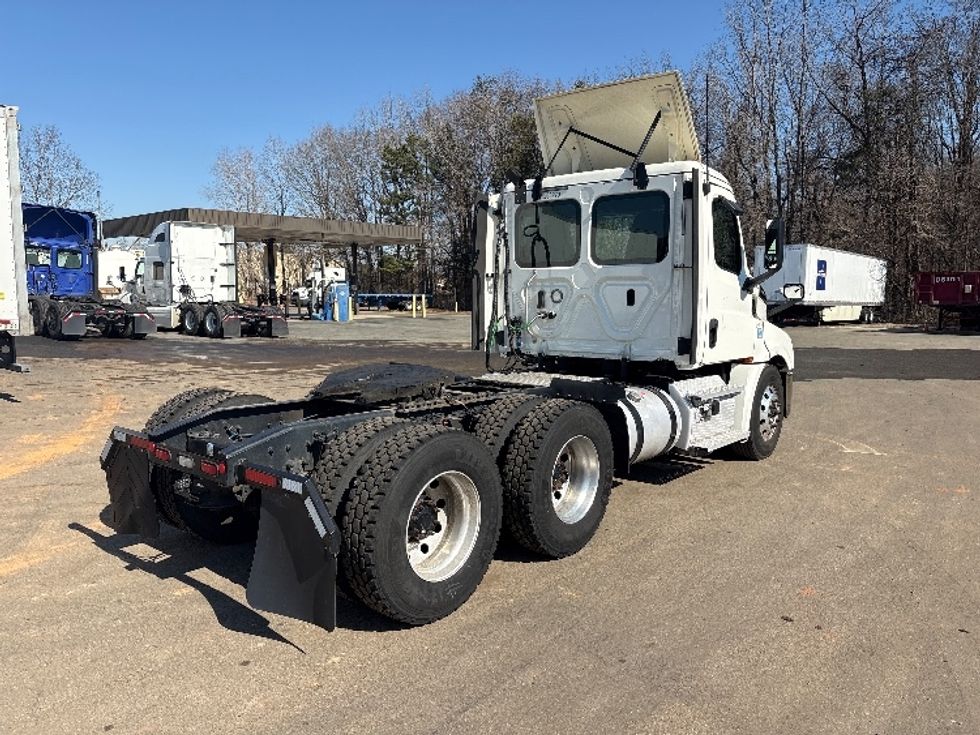 Day Cab Tractor-Heavy Duty Tractors-Freightliner-2019-T12664ST-Mebane-NC-627,308\n\t\tmiles-$ 28,750 - Image 7