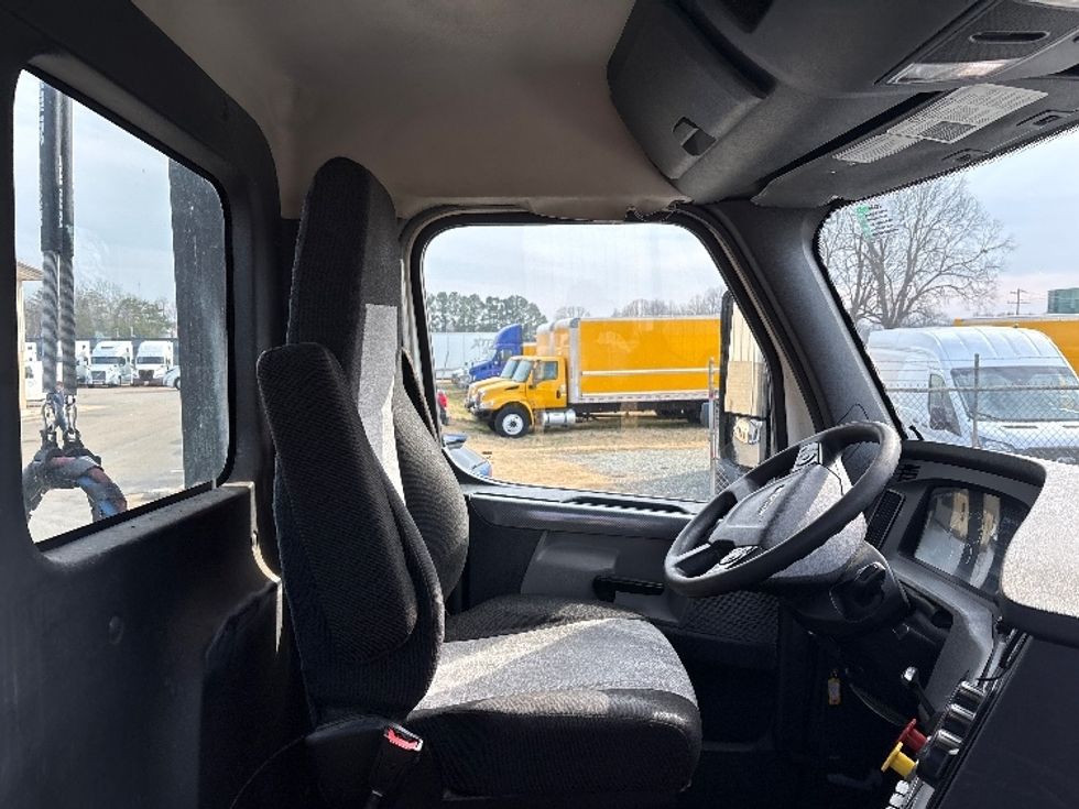 Day Cab Tractor-Heavy Duty Tractors-Freightliner-2019-T12664ST-Mebane-NC-677,261\n\t\tmiles-$ 22,750 - Image 14