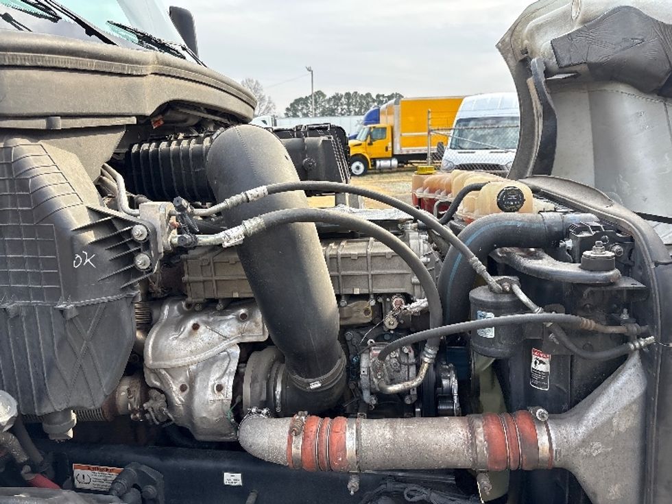 Day Cab Tractor-Heavy Duty Tractors-Freightliner-2019-T12664ST-Mebane-NC-677,261\n\t\tmiles-$ 22,750 - Image 15