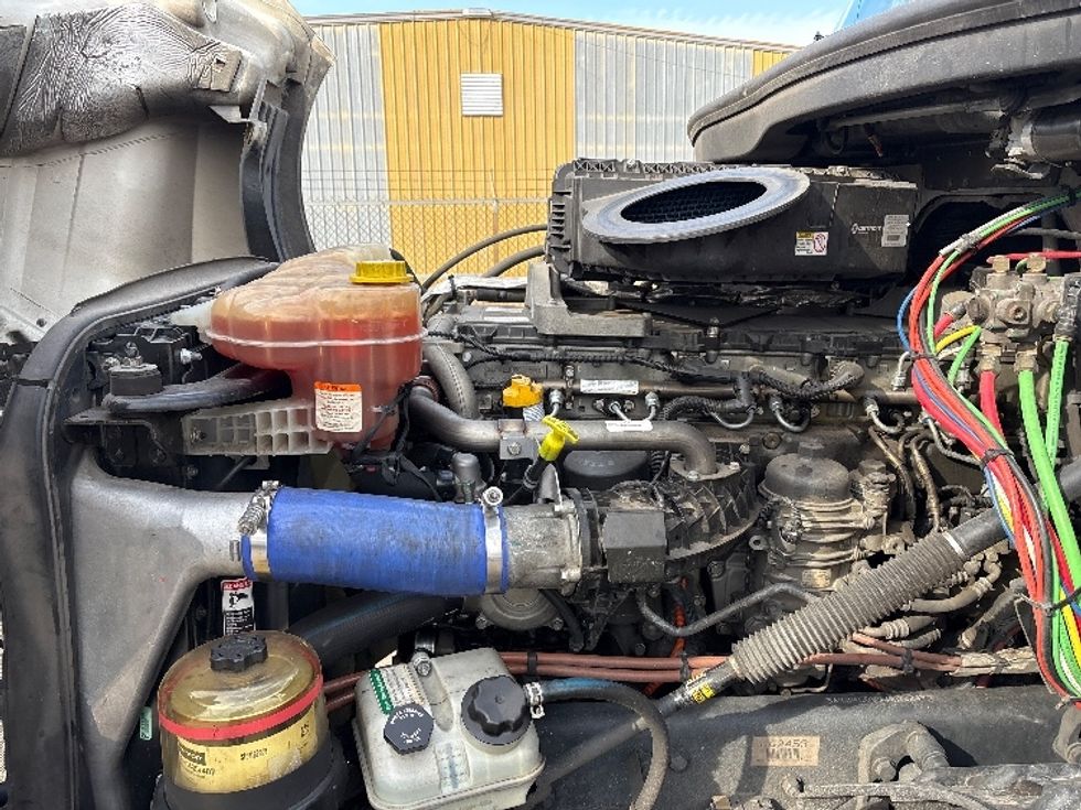 Day Cab Tractor-Heavy Duty Tractors-Freightliner-2019-T12664ST-Mebane-NC-677,261\n\t\tmiles-$ 22,750 - Image 16