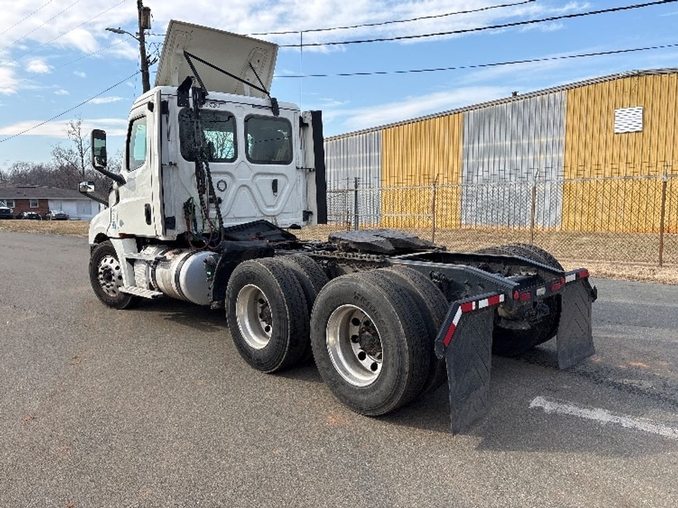 Day Cab Tractor-Heavy Duty Tractors-Freightliner-2019-T12664ST-Mebane-NC-677,261\n\t\tmiles-$ 22,750 - Image 5