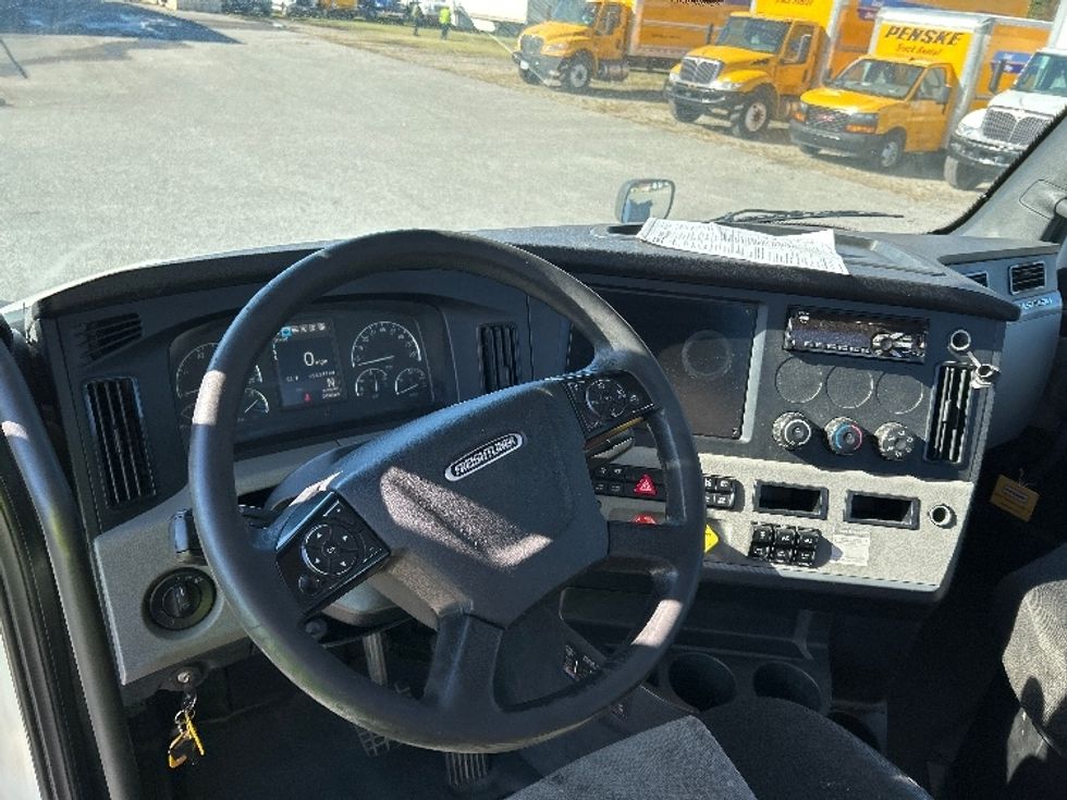 Day Cab Tractor-Heavy Duty Tractors-Freightliner-2019-T12664ST-Mebane-NC-686,200\n\t\tmiles-$ 25,250 - Image 11