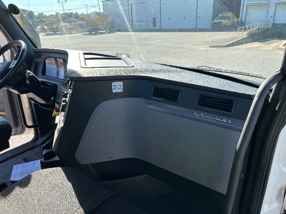 Day Cab Tractor-Heavy Duty Tractors-Freightliner-2019-T12664ST-Mebane-NC-686,200\n\t\tmiles-$ 25,250 - Image 13