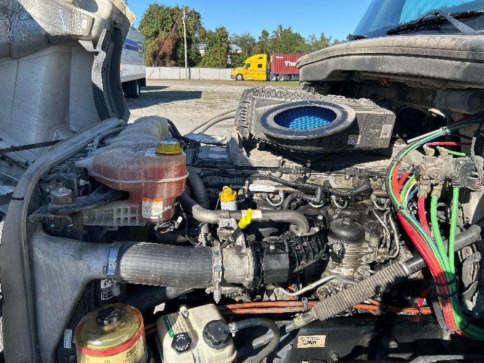 Day Cab Tractor-Heavy Duty Tractors-Freightliner-2019-T12664ST-Mebane-NC-686,200\n\t\tmiles-$ 25,250 - Image 16