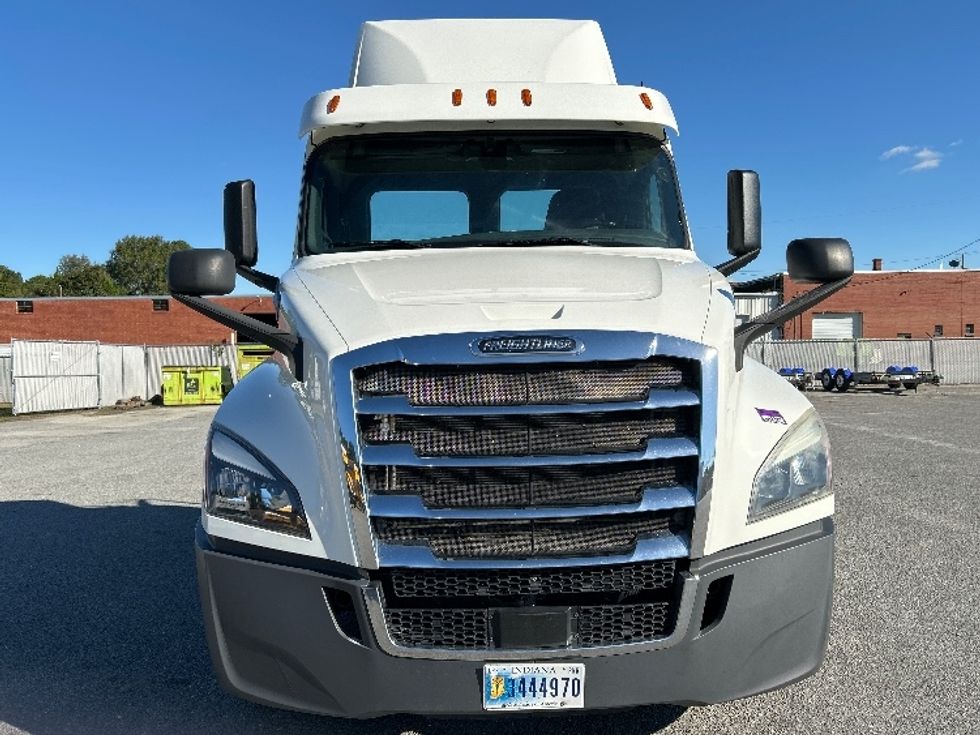 Day Cab Tractor-Heavy Duty Tractors-Freightliner-2019-T12664ST-Mebane-NC-686,200\n\t\tmiles-$ 25,250 - Image 2