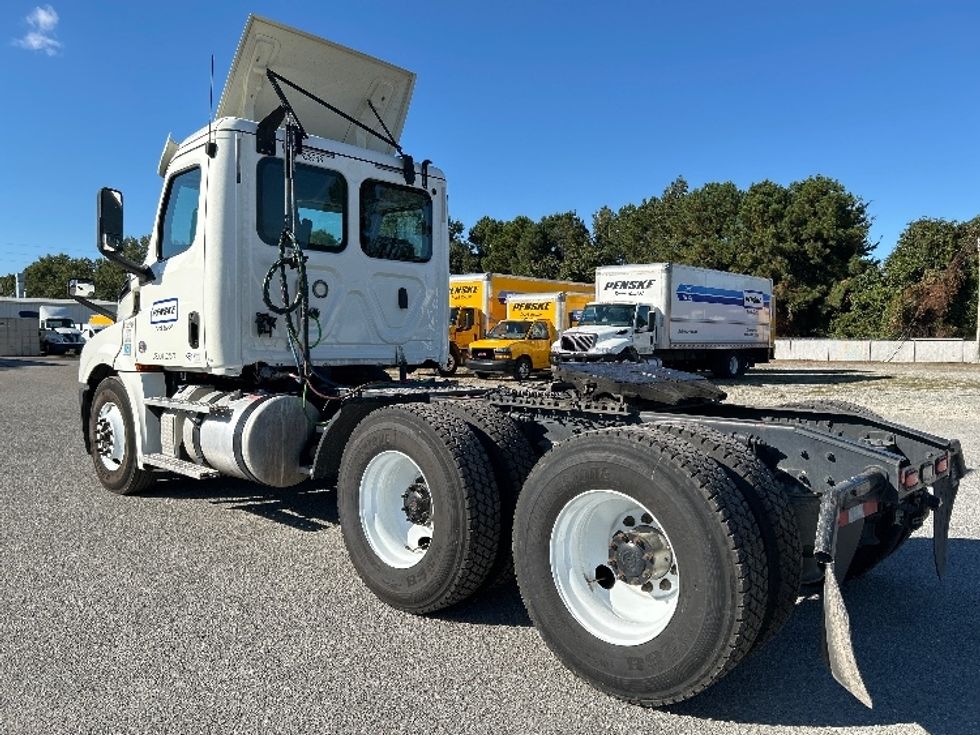 Day Cab Tractor-Heavy Duty Tractors-Freightliner-2019-T12664ST-Mebane-NC-686,200\n\t\tmiles-$ 25,250 - Image 5