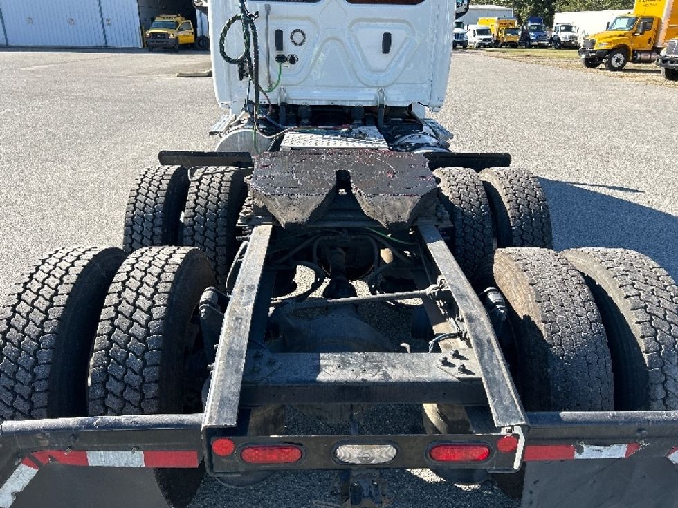 Day Cab Tractor-Heavy Duty Tractors-Freightliner-2019-T12664ST-Mebane-NC-686,200\n\t\tmiles-$ 25,250 - Image 6