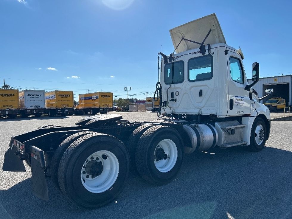 Day Cab Tractor-Heavy Duty Tractors-Freightliner-2019-T12664ST-Mebane-NC-686,200\n\t\tmiles-$ 25,250 - Image 7