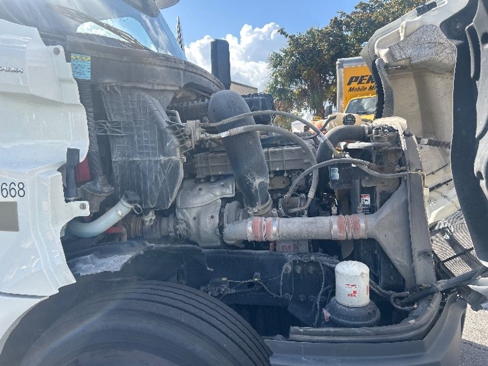 Day Cab Tractor-Heavy Duty Tractors-Freightliner-2019-T12664ST-Medley-FL-198,836\n\t\tmiles-$ 54,250 - Image 15