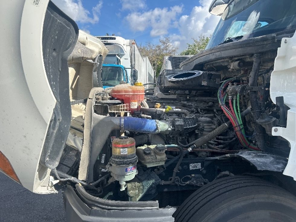 Day Cab Tractor-Heavy Duty Tractors-Freightliner-2019-T12664ST-Medley-FL-198,836\n\t\tmiles-$ 54,250 - Image 16