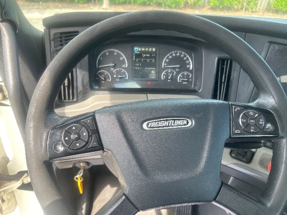 Day Cab Tractor-Heavy Duty Tractors-Freightliner-2019-T12664ST-Medley-FL-216,803\n\t\tmiles-$ 55,500 - Image 11