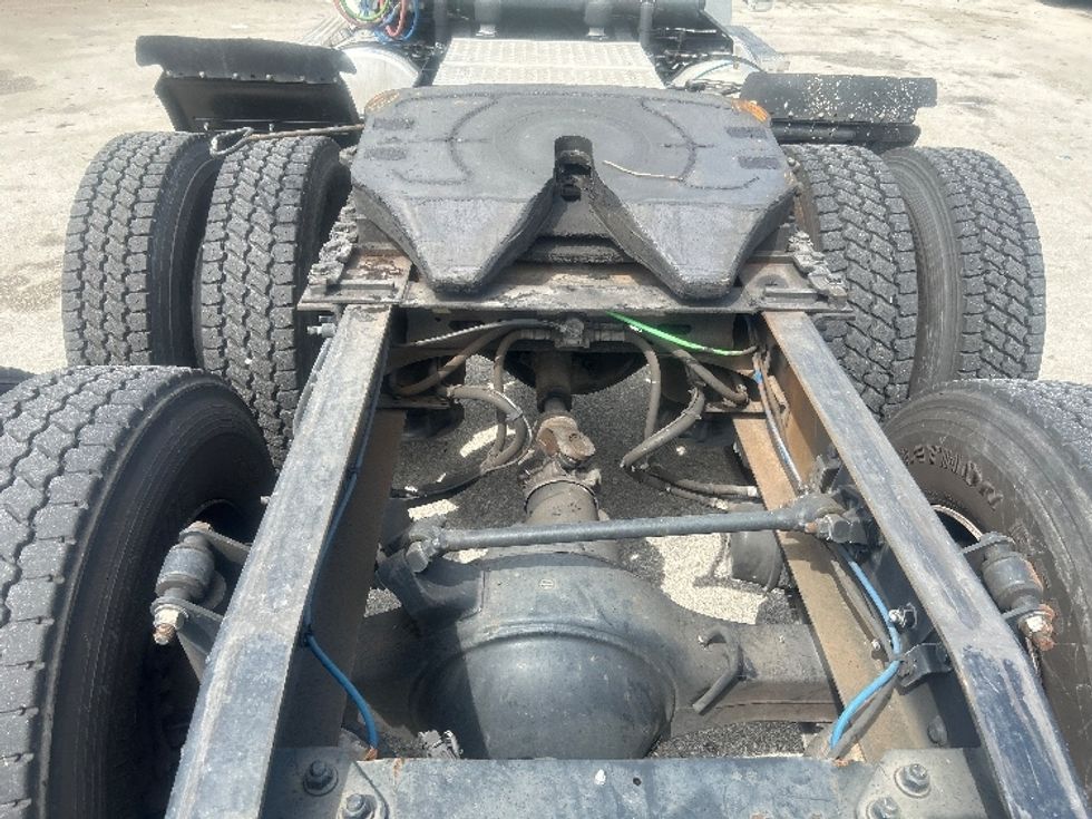 Day Cab Tractor-Heavy Duty Tractors-Freightliner-2019-T12664ST-Medley-FL-216,803\n\t\tmiles-$ 55,500 - Image 6