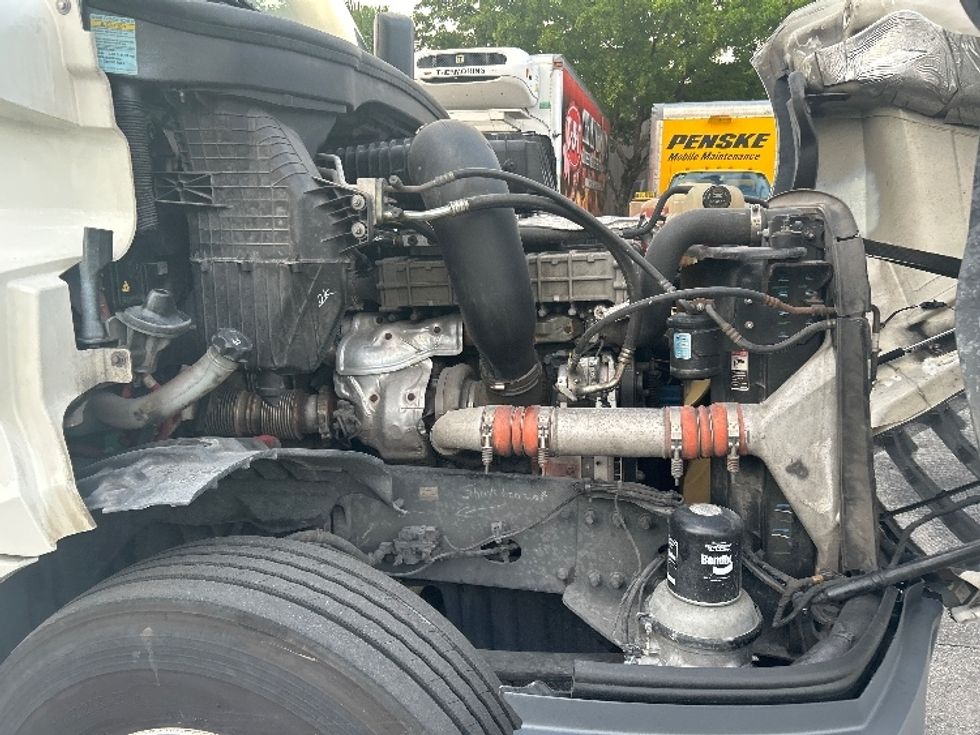 Day Cab Tractor-Heavy Duty Tractors-Freightliner-2019-T12664ST-Medley-FL-359,246\n\t\tmiles-$ 46,500 - Image 14