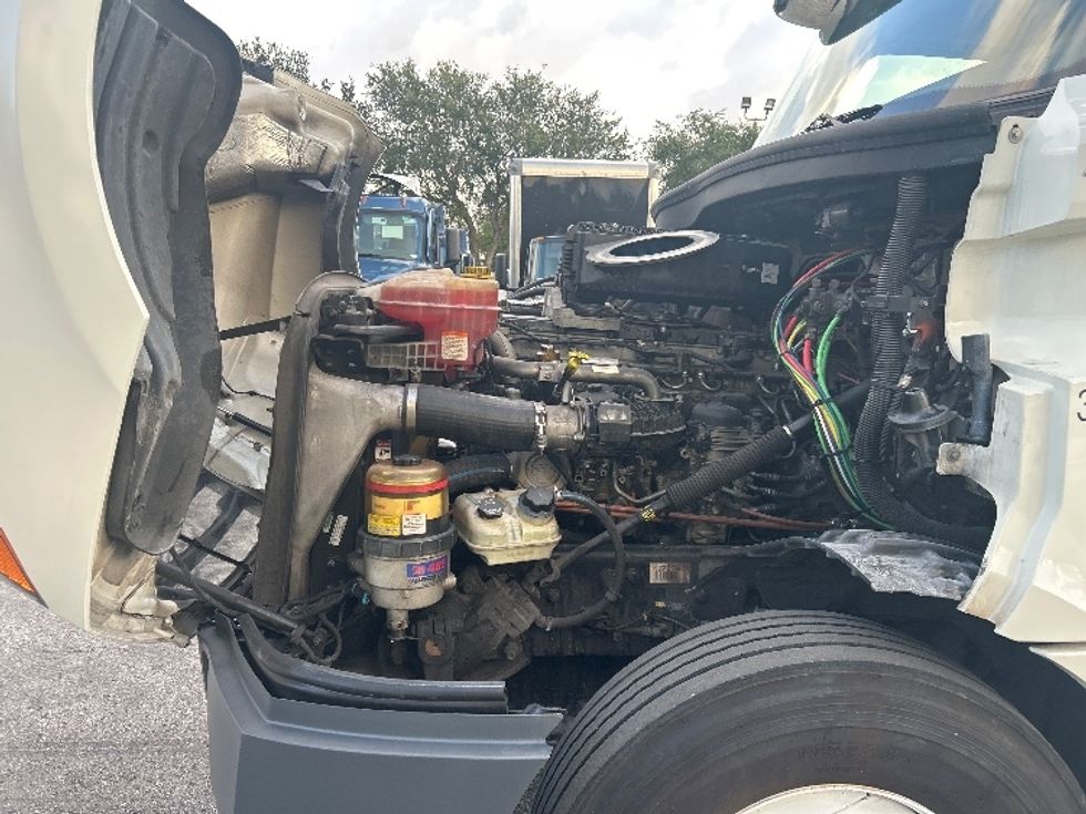 Day Cab Tractor-Heavy Duty Tractors-Freightliner-2019-T12664ST-Medley-FL-359,246\n\t\tmiles-$ 46,500 - Image 15