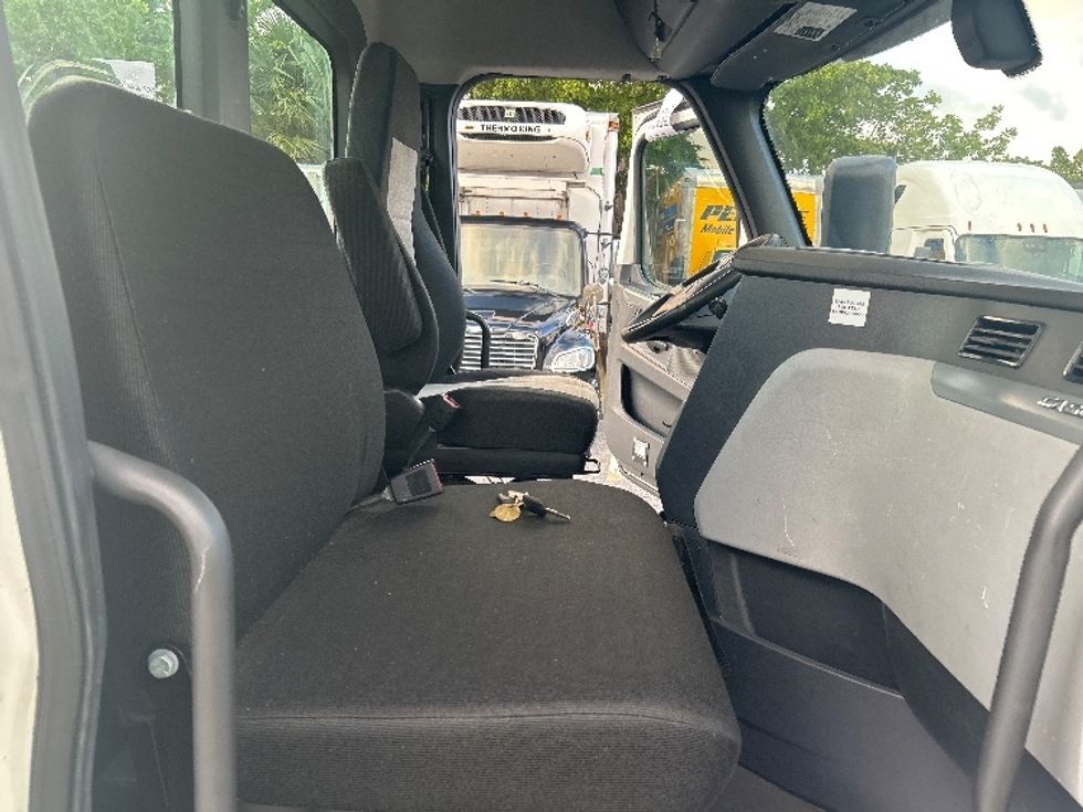Day Cab Tractor-Heavy Duty Tractors-Freightliner-2019-T12664ST-Medley-FL-359,246\n\t\tmiles-$ 47,250 - Image 13