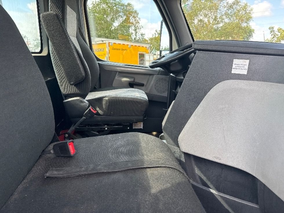 Day Cab Tractor-Heavy Duty Tractors-Freightliner-2019-T12664ST-Medley-FL-382,987\n\t\tmiles-$ 44,250 - Image 13