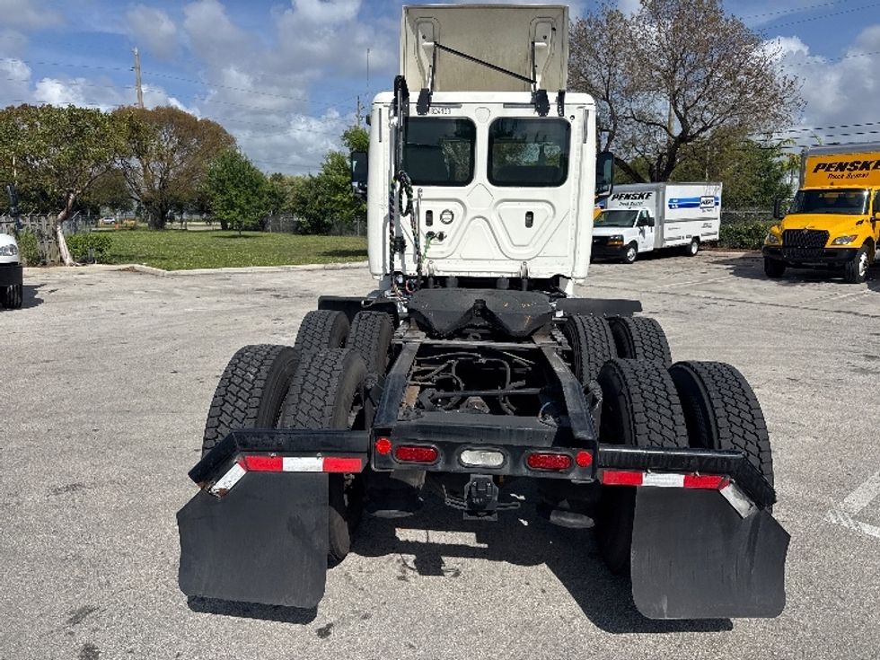 Day Cab Tractor-Heavy Duty Tractors-Freightliner-2019-T12664ST-Medley-FL-382,987\n\t\tmiles-$ 44,250 - Image 6