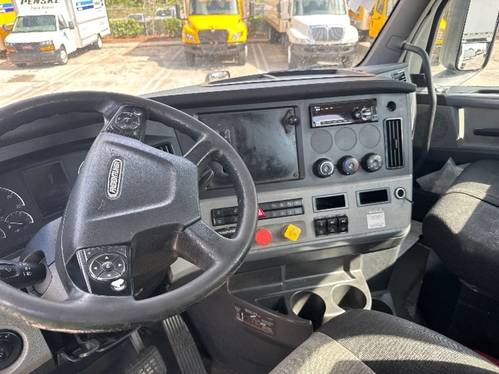 Day Cab Tractor-Heavy Duty Tractors-Freightliner-2019-T12664ST-Medley-FL-382,987\n\t\tmiles-$ 44,250 - Image 9
