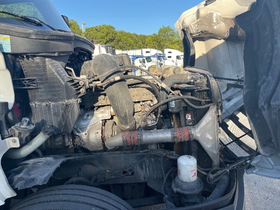 Day Cab Tractor-Heavy Duty Tractors-Freightliner-2019-T12664ST-Medley-FL-383,756\n\t\tmiles-$ 47,500 - Image 15