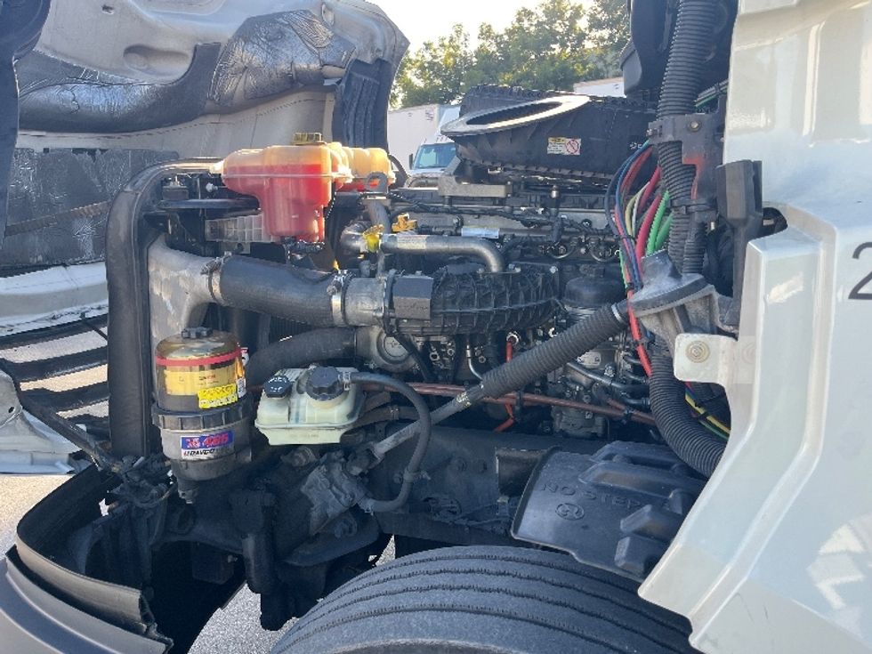 Day Cab Tractor-Heavy Duty Tractors-Freightliner-2019-T12664ST-Medley-FL-383,756\n\t\tmiles-$ 47,500 - Image 16