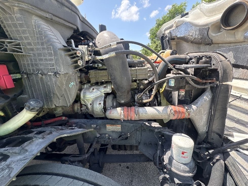 Day Cab Tractor-Heavy Duty Tractors-Freightliner-2019-T12664ST-Medley-FL-391,785\n\t\tmiles-$ 44,750 - Image 15