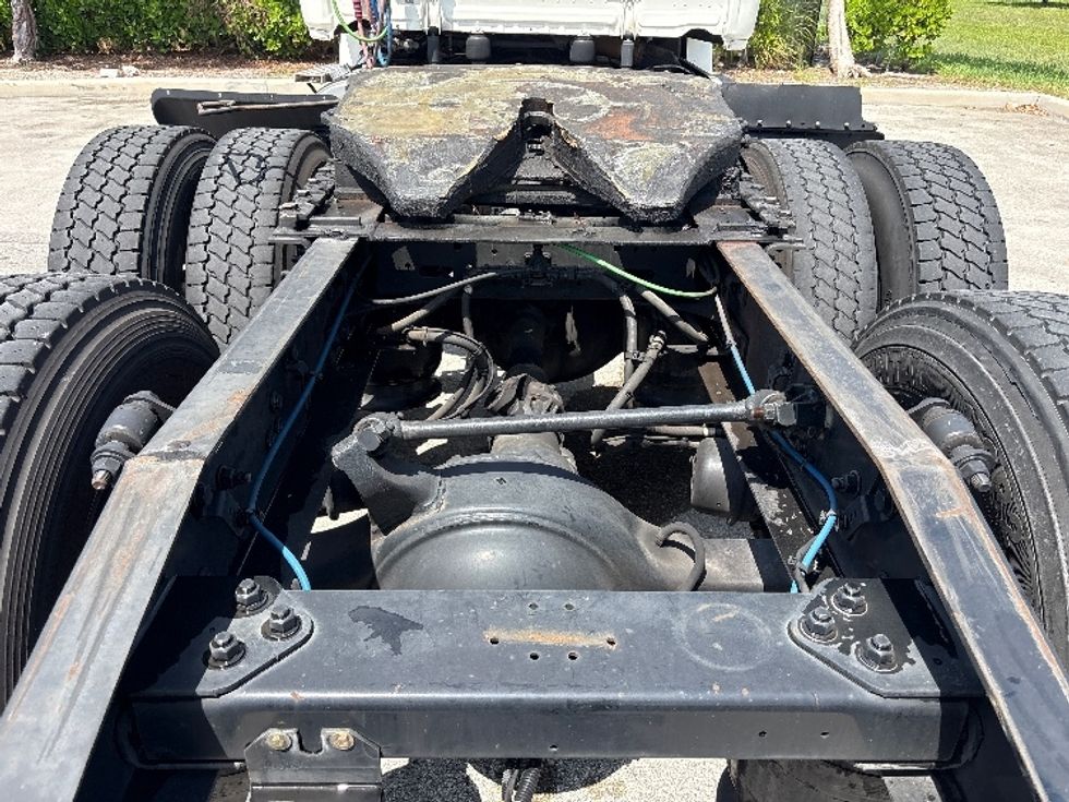 Day Cab Tractor-Heavy Duty Tractors-Freightliner-2019-T12664ST-Medley-FL-391,785\n\t\tmiles-$ 44,750 - Image 6