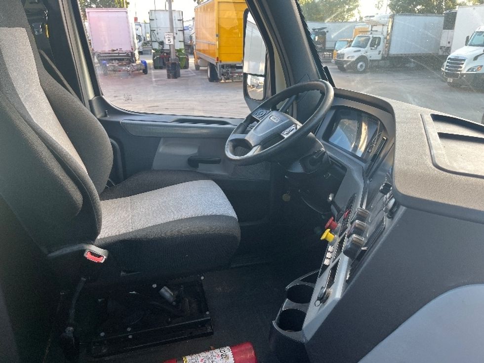 Day Cab Tractor-Heavy Duty Tractors-Freightliner-2019-T12664ST-Medley-FL-395,372\n\t\tmiles-$ 47,000 - Image 14