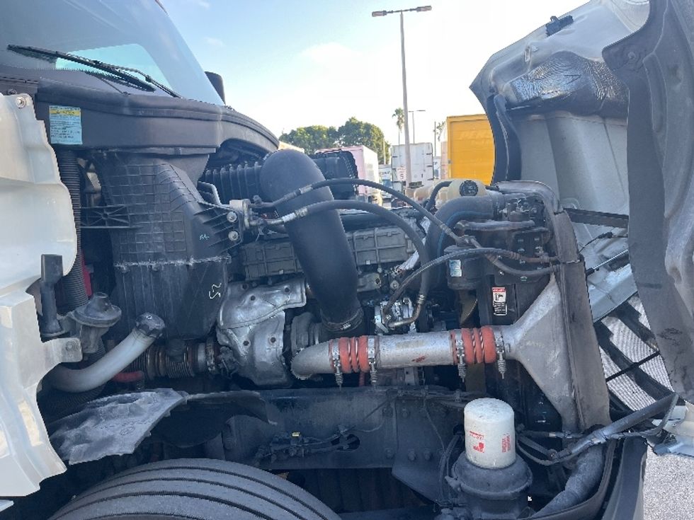 Day Cab Tractor-Heavy Duty Tractors-Freightliner-2019-T12664ST-Medley-FL-395,372\n\t\tmiles-$ 47,000 - Image 15