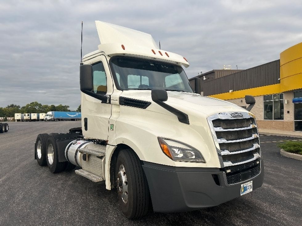 Day Cab Tractor-Heavy Duty Tractors-Freightliner-2019-T12664ST-Melrose Park-IL-247,714\n\t\tmiles-$ 52,750 - Image 1